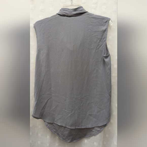 M.M. LaFleur Grey sleeveless chiffon blouse Sz S - Picture 5 of 5